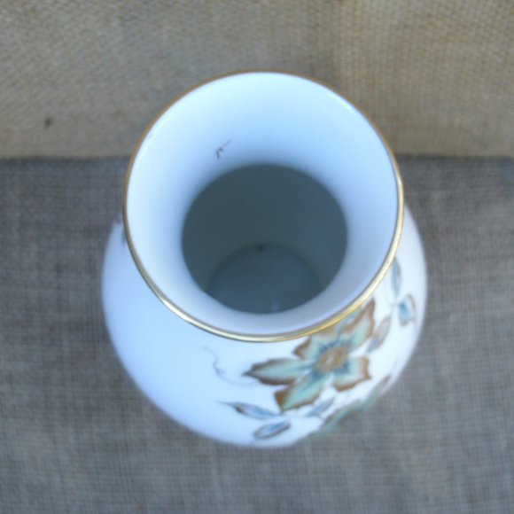 Vintage Kaiser Floral Design Porcelain Vase - Picture 10 of 16
